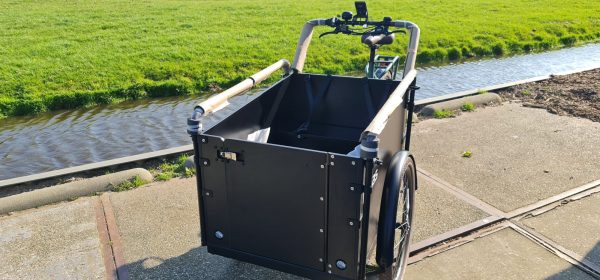Bimas Ecargo Bakfiets voor hond doggy bakfiets met honden deurtje luikje