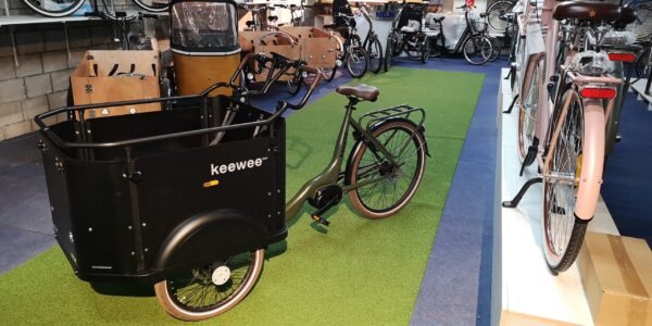 Keewee bakfiets Army Green Zijaanzicht bakfiets